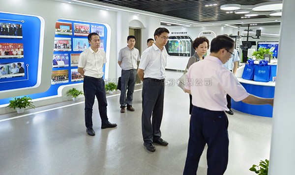 浙江省科技廳副廳長吳卿、台盟省委會主委陳清莉一行赴性爱视频在线观看麻豆調研考察