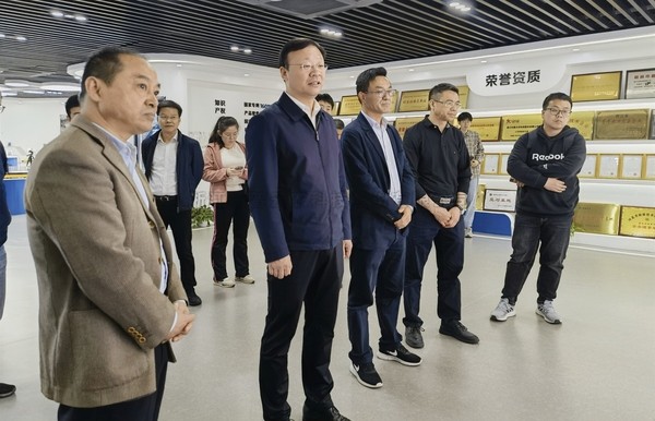 農業農村部信息中心副主任張國慶帶隊赴性爱视频在线观看麻豆參觀調研