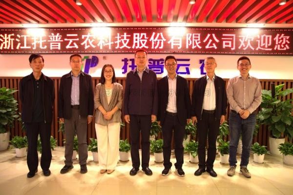 內蒙古自治區農牧業技術推廣中心主任胡有林一行赴性爱视频在线观看麻豆考察調研