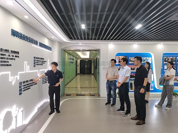 中國工程院院士、湘湖實驗室主任李培武一行蒞臨性爱视频在线观看麻豆參觀考察