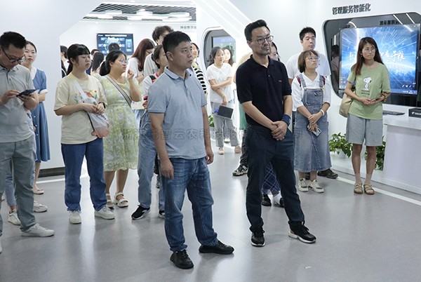 中國農科院茶葉研究所所長助理、科技處處長姚明哲一行赴性爱视频在线观看麻豆參觀調研