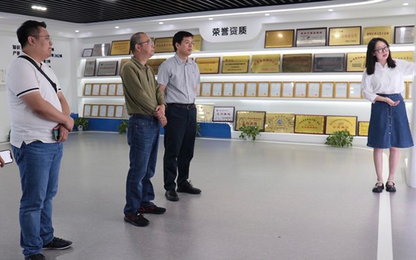 貴州省農業農村廳市場與信息化處處長方雷明蒞臨性爱视频在线观看麻豆考察交流