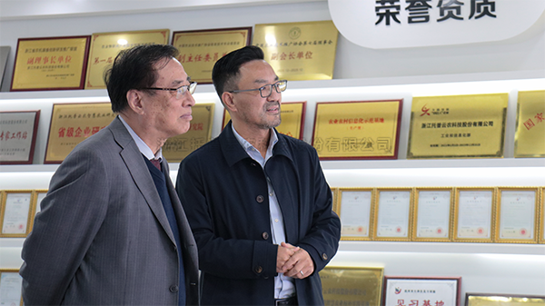 中國農業科學院原院長、中國農業國際合作促進會名譽會長翟虎渠蒞臨性爱视频在线观看麻豆考察指導