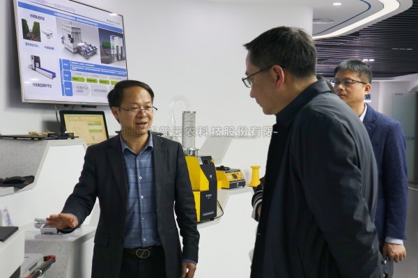 杭州市科技局黨組成員、副局長樓立群一行蒞臨性爱视频在线观看麻豆考察調研