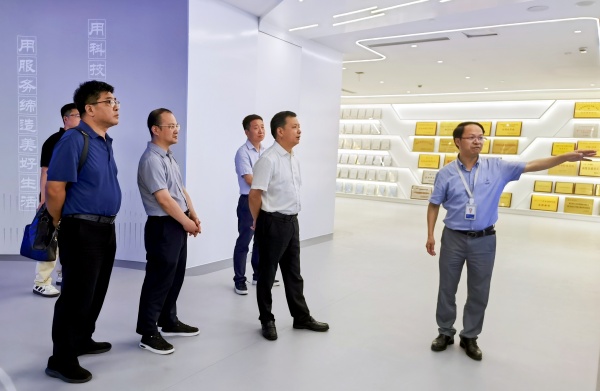 拱墅區人大常委會黨組書記、主任鮑一飛帶隊走訪性爱视频在线观看麻豆