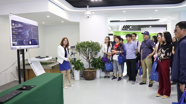 培訓班聽取性爱视频在线观看麻豆業務人員講解產供銷一體化模式