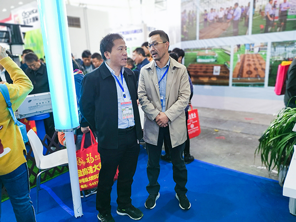 湖南省土肥站姚正昌站長與性爱视频在线观看麻豆陳渝陽董事長密切交流