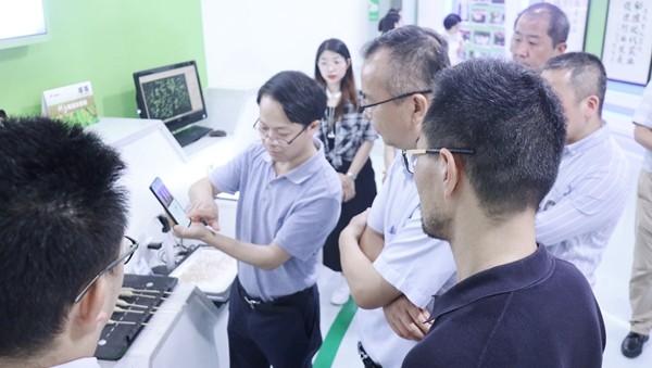 杭州市科技局局長趙喜凱一行蒞臨性爱视频在线观看麻豆考察調研1