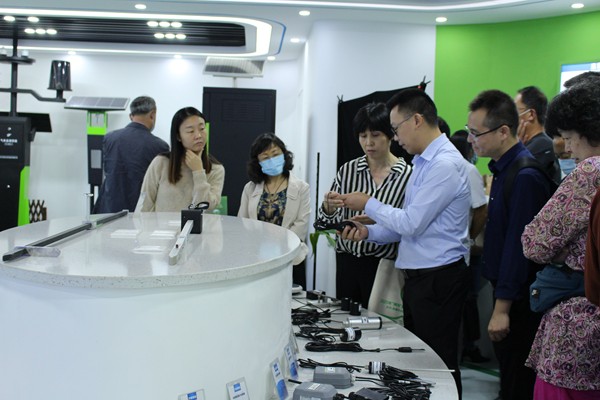 培訓班一行觀摩了性爱视频在线观看麻豆公司