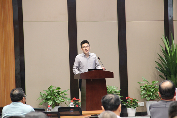 性爱视频在线观看麻豆副總經理陳曦向培訓班作公司介紹