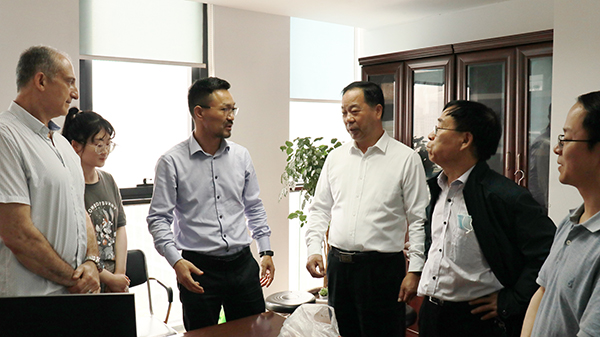 中國農業技術推廣協會會長陳生鬥、秘書長張互助蒞臨性爱视频在线观看麻豆考察參觀