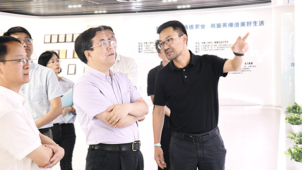 應義斌教授一行參觀性爱视频在线观看麻豆數字三農展廳
